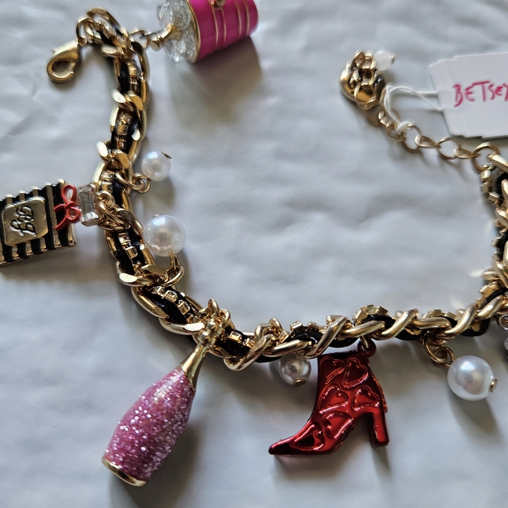Betsey Johnson bracelet - Picture 3 of 4
